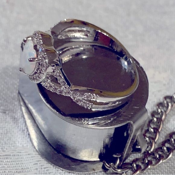 925 Sterling Silver Ring w/ Faux Opal Heart Sz 8 NWOT Gorgeous - Picture 3 of 4